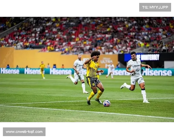 利雅得新月前锋马科斯梅开二度，助球队大胜